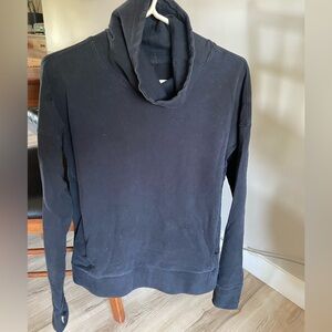 Lululemon black Cowan neck